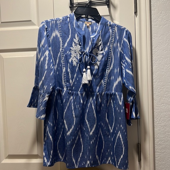 Reba new with tags. Size S. Armpit to Armpit 20” Length 28” - Picture 1 of 4